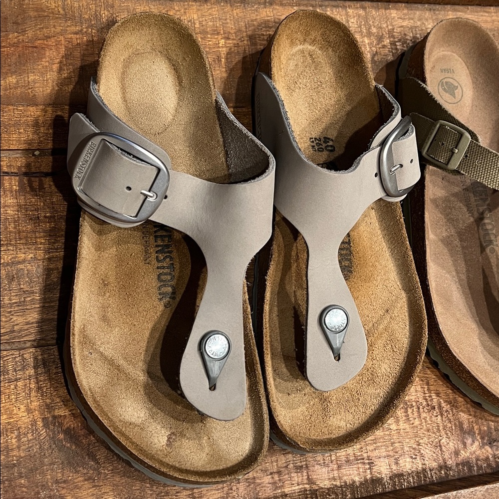 (2) Pairs of Birkenstock Gizeh 40 / 9 - Picture 2 of 10